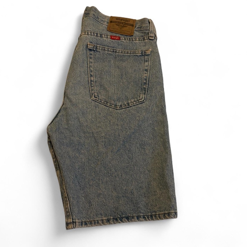 Wrangler Relaxed Fit Light Wash Jean Shorts